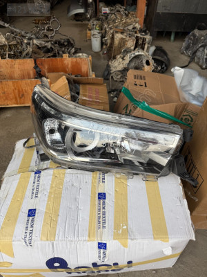 TOYOTA HILUX SAĞ FAR ÇIKMA ORJİNAL