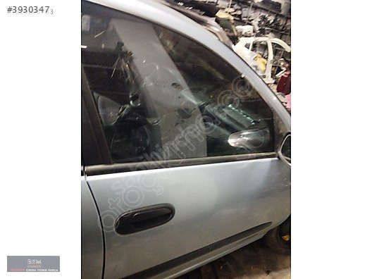 Nissan Almera sağ ön sedan kapı