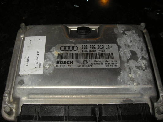 AUDI KONTROL ÜNİTESİ BOSCH 0281011142/ AUDI 03890601 JQ