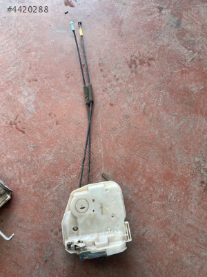 2017 MİTSUBİSHİ L200 SOL ARKA KAPI KİLİDİ