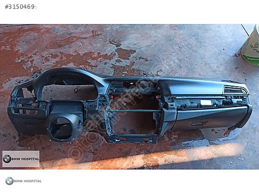 BMW F10 GÖĞÜSLÜK DİKİŞSİZ SİYAH ( ORJİNAL )
