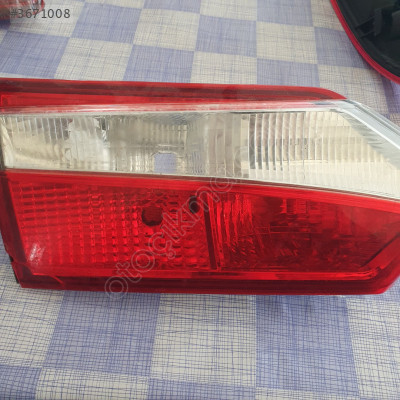 Toyota Corolla sol arka bagaj lambası