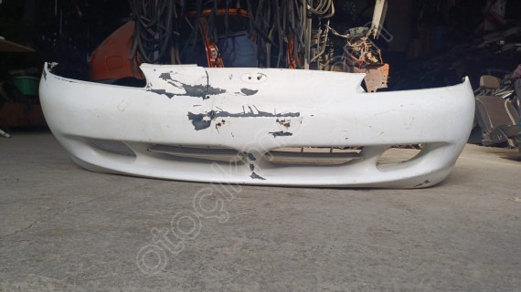 1996-1998 Hyundai Elantra ön tampon