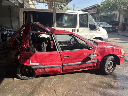 Peugeot 106 sağ ön kapı kırmızı renk