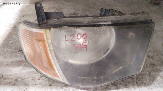 MITSUBİSHİ L200 SAĞ FAR ÇEVİK OTO ÇIKMA