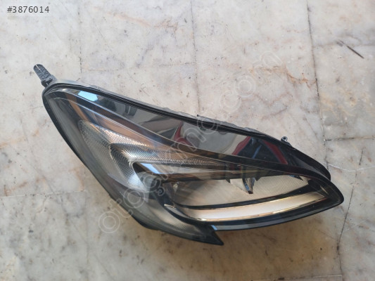Opel Corsa E çıkma orijinal ledli sağ far