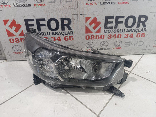 TOYOTA HİLUX DÜZ SAĞ FAR ÇIKMA ORİJİNAL PARÇA