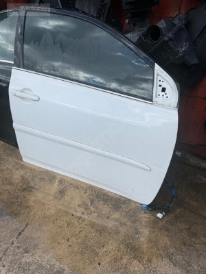 TOYOTA COROLLA SAĞ ÖN KAPI