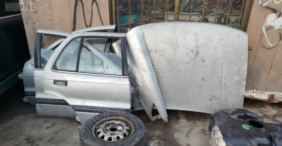 1992 Mitsubishi Lancer kapılar