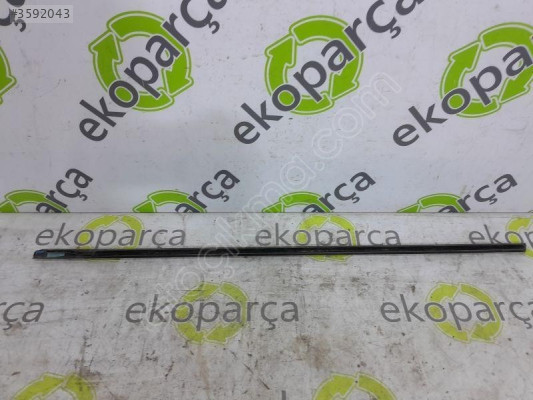MERCEDES A SERİSİ 2012 2018 W176 SAĞ ÖN CAM ÇITASI A1767250182