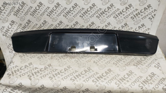 TOYOTA AURİS 2013 2015 ARKA PLAKALIK ÇIKMA ORJİNAL