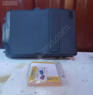 Mazda 3 Akü kapağı