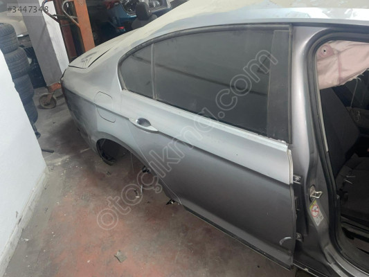 VW Passat B8.5 Sağ Arka Kapı Gri Rengi - Orijinal Çıkma Par