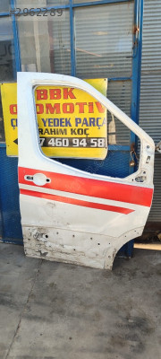 ford transit çıkma sağ ön kapı az hasarlı