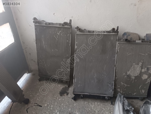 Audi  A6 su radyatörü çıkma