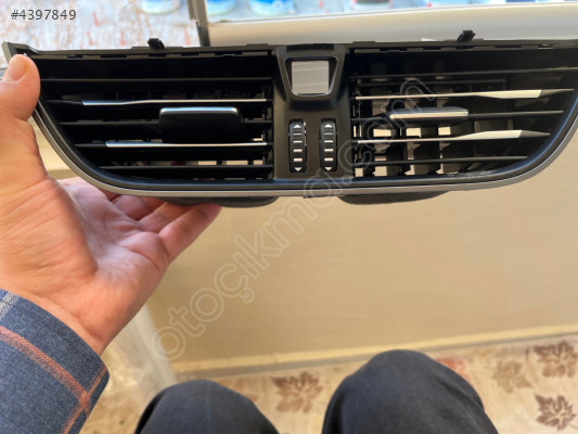 Ford Focus MK4 Orta Hava Kalorifer Izgarası Difüzör Menfez Petek