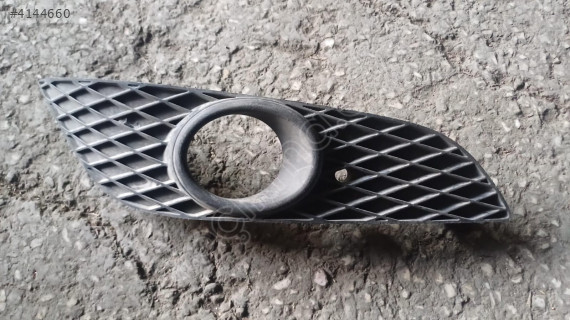 2007-2009 Opel Astra H Sağ Ön Sis Farı Çerçevesi
