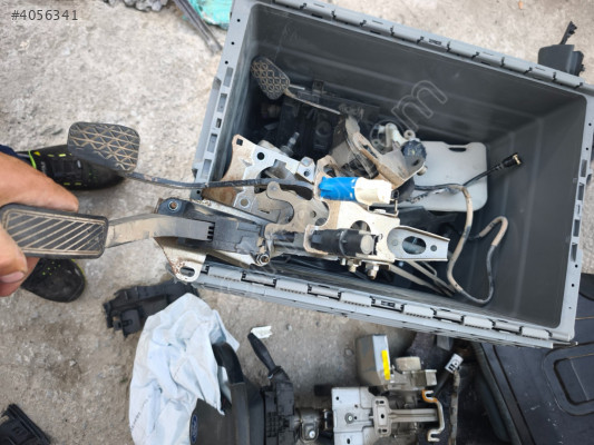 fiesta gaz pedalı 8v21-9f836-AA  2009-2017