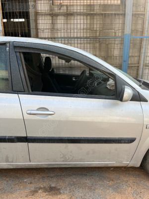 RENAULT MEGANE 2 SAĞ ÖN KAPI HATSIZ SÖKME
