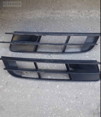 Audi Q7 ön tampon sağ sol ızgaraları