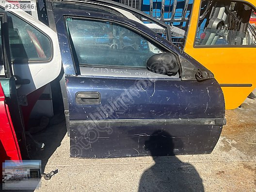 OTO CEMDEN ÇIKMA OPEL VECTRA B SAĞ ÖN KAPI