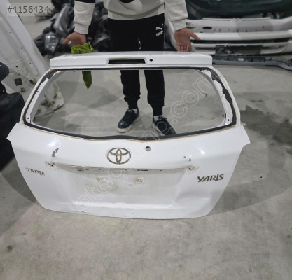 TOYOTA YARİS BEYAZ BAGAJ KAPAĞI ORJINAL