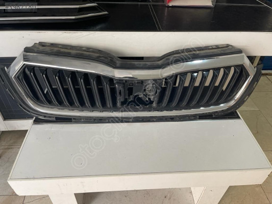 SKODA OCTAVIA Modeli İçin Ön Panjur Çıkma Parçası