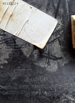 RENAULT MEGANE SAĞ KONSOL YAN BAKALİTİ 681A45414R