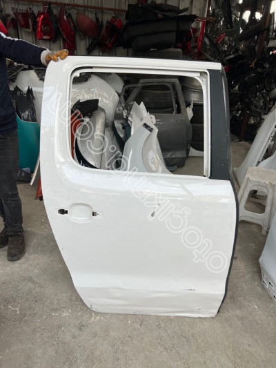 Volkswagen amarok sağ arka kapı çıkma