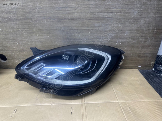 Ford Puma sol ön far 2024 sonrası St line