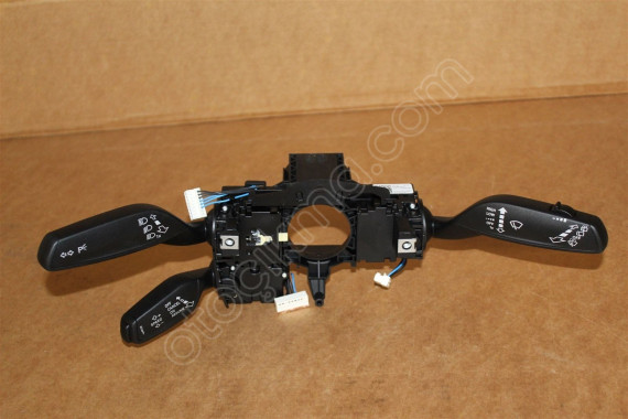 AUDİ A3 13-16 HIZ SABİTLEMELİ SİNYAL SİLECEK KOLU 8V0953502B