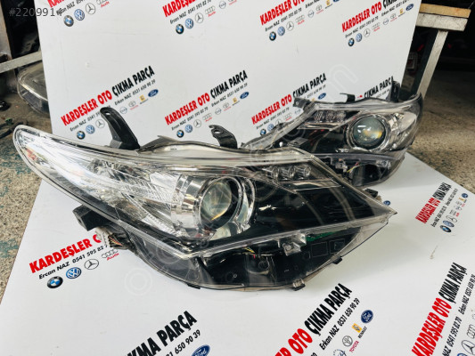 Toyota Auris sağ sol ön farlar (orjinal)