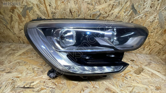 RENAULT MEGANE 4 MERCEKLİ SAĞ ÖN FAR