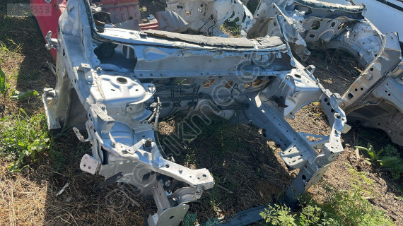 RENAULT FLUENCE SAĞ ÇEYREK ŞASE OTO FEDAİ