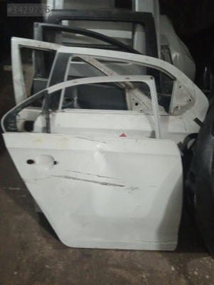 Fiat Egea Sağ Arka Kapı Hasarlı