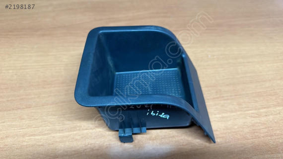 6F0864298 2021 SEAT IBİZA ORTA SAKLAMA RAFI
