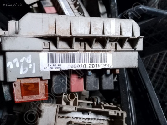 46814182 Doblo 1.9 sigorta kutusu