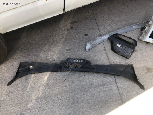 BMW 1 SERİ F20 F21 LCİ ÖN CAM ALT IZGARASI 51717240672