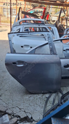 Peugeot 2008 sağ arka kapı çıkma