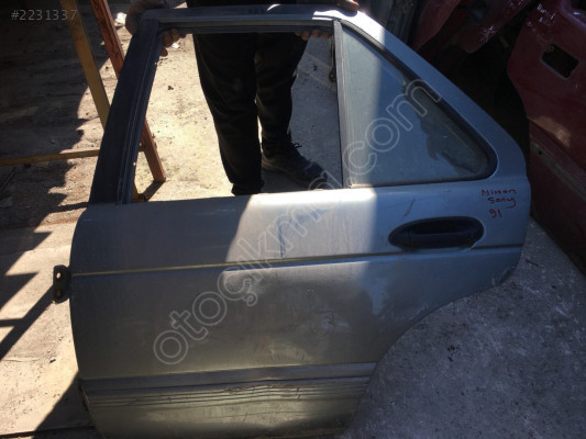 Nissan Sunny B13 Sol Arka Kapı Döşemesi Kelebek Camı