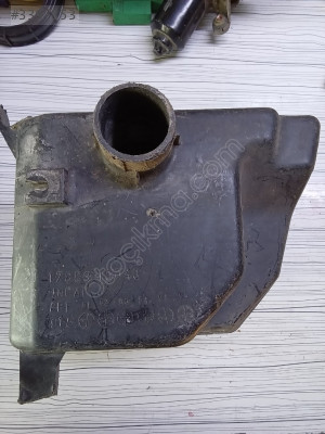 TOYOTA Corolla Hava Filtre Çıkış Bidonu 1789315040