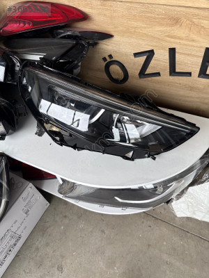 Opel İnsigna b sağ far