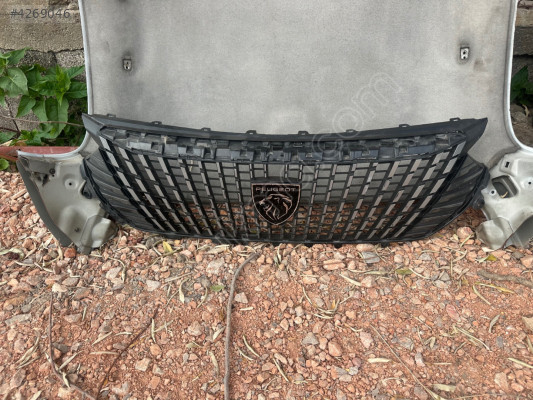 Peugeot 2008 ön panjur çıkma