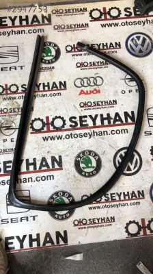 13188924 Opel Corsa D sol arka kapı cam kenarı toz lastiği
