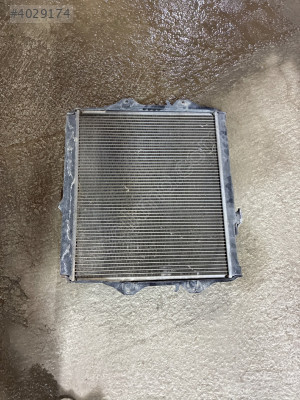 371800 TOYOTA HİLUX 88-97 SU RADYATÖR ÇIKMA OEJ HATASIZ