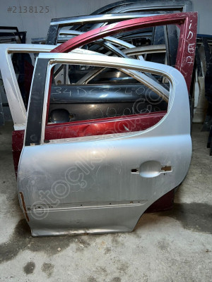 Peugeot 207 sol  arka kapı Çıkma