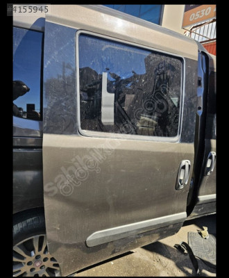 FİAT DOBLO SAĞ ARKA KAPI DOLU