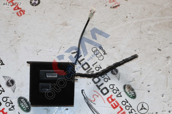 MERCEDES E SERİSİ A212 W212 USB ORTA KONSOL A2128210911
