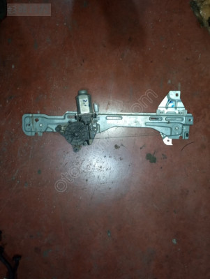 Peugeot 301 çıkma sol arka cam kirkosu