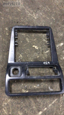 Mazda 626 teyp çerçevesi